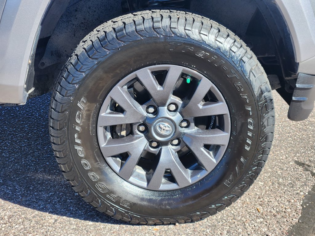 Used 2021 Toyota Tacoma SR5 AWD/4WD image 30