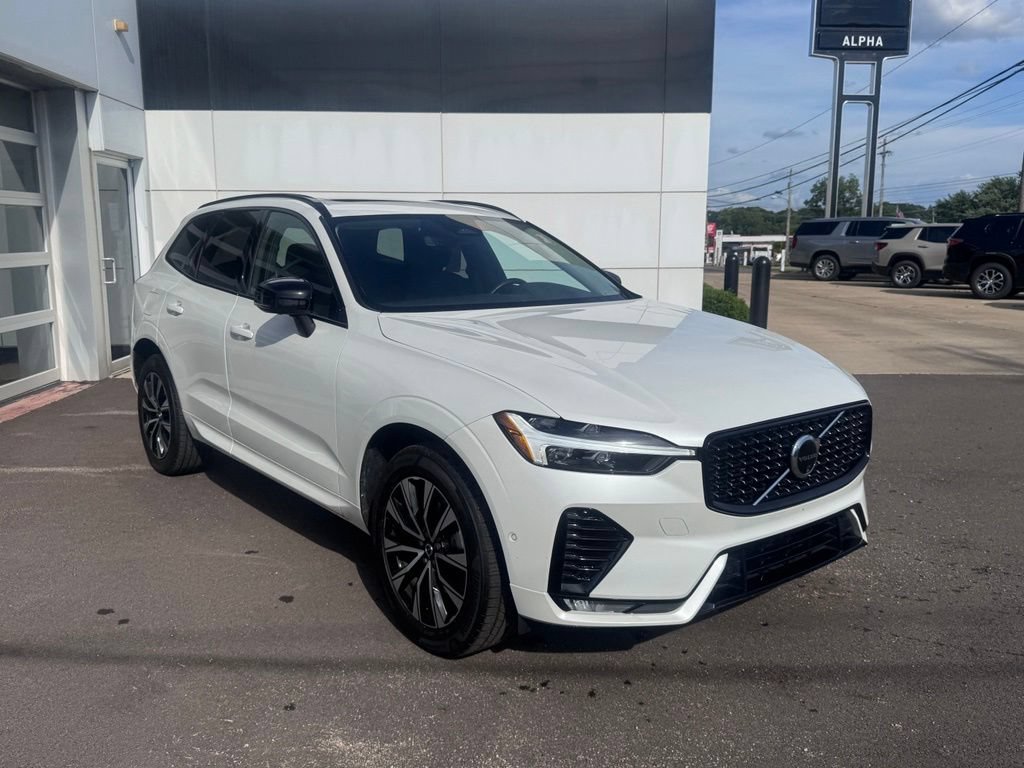 Used 2025 Volvo XC60 B5 Plus AWD/4WD image 5
