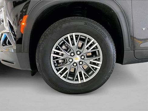 Used 2025 Chevrolet Traverse LT w/ Driver Confidence Package FWD image 10
