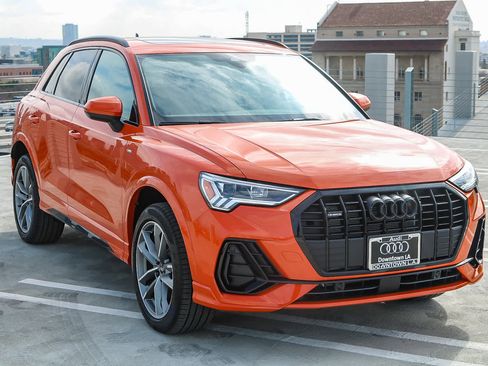 Used 2025 Audi Q3 2.0T Premium w/ Convenience Package image 3