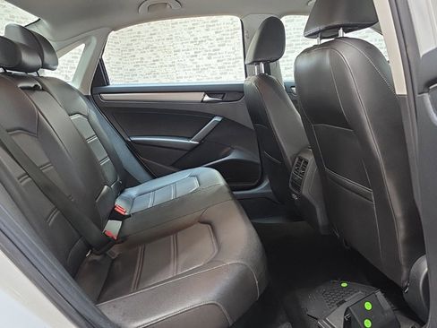 Used 2021 Volkswagen Passat 2.0T SE image 11