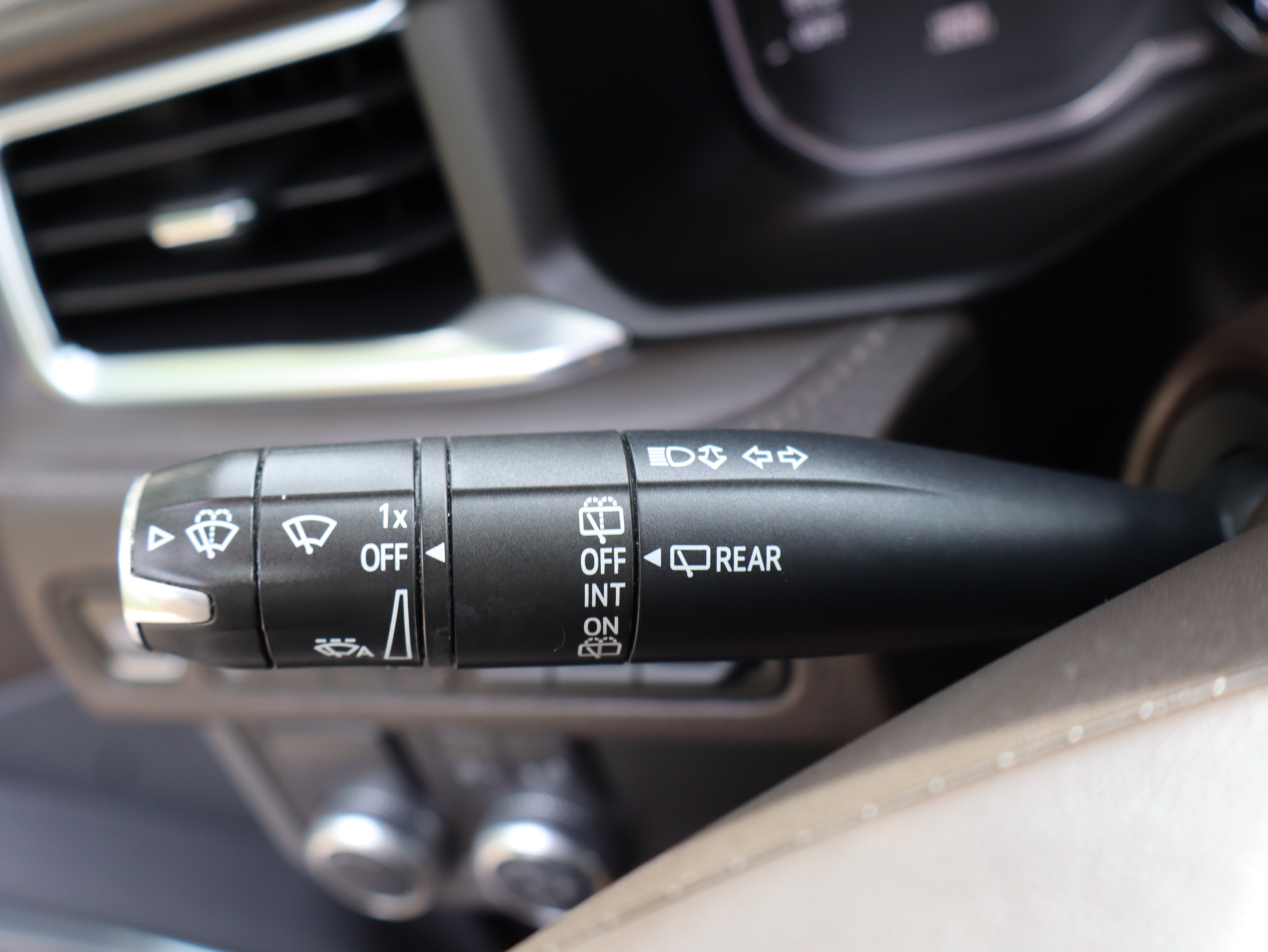 Used 2021 GMC Yukon Denali w/ Denali Premium Package RWD image 34