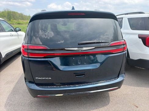 Used 2022 Chrysler Pacifica Touring-L FWD image 13