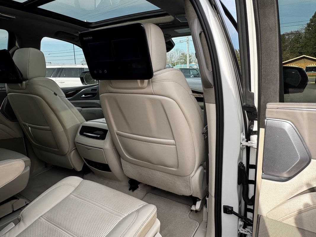 Used 2024 Cadillac Escalade Sport Platinum w/ LPO, ONYX Package AWD/4WD image 40