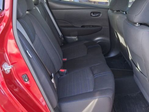 Used 2020 Nissan Leaf SV w/ SV Technology Package image 11