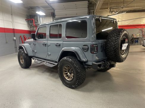 Used 2024 Jeep Wrangler Unlimited Sahara AWD/4WD image 8