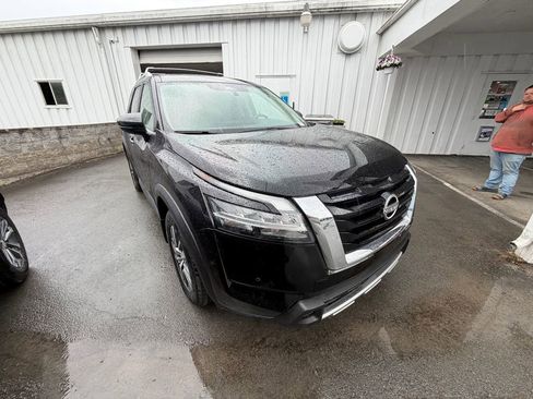 Used 2024 Nissan Pathfinder SL AWD/4WD image 7
