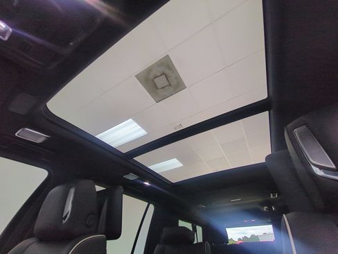 Used 2021 Cadillac Escalade ESV Sport w/ Driver Assist Tech Package AWD/4WD image 21