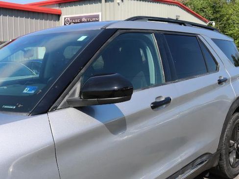 Used 2020 Ford Explorer XLT RWD image 3