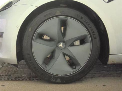 Used 2018 Tesla Model 3 Long Range image 28