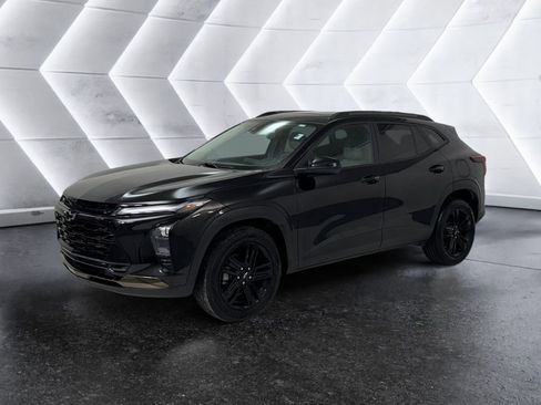 Used 2024 Chevrolet Trax ACTIV w/ Sunroof Package image 3