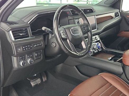 Used 2023 GMC Yukon Denali Ultimate AWD/4WD image 2