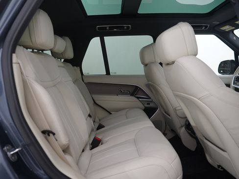 Used 2025 Land Rover Range Rover SE AWD/4WD image 12