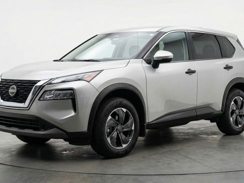 Used 2025 Nissan Rogue SV image 3