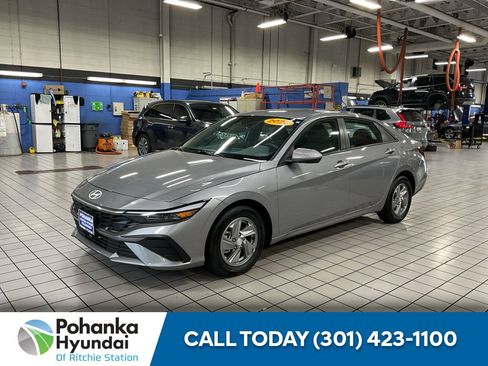 Certified 2025 Hyundai Elantra SE FWD image 1