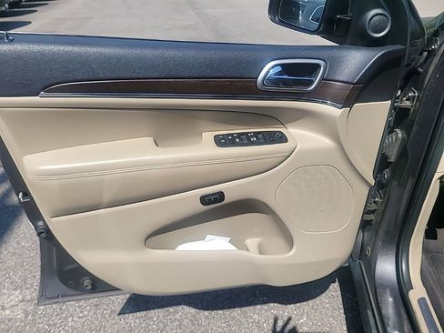 Used 2018 Jeep Grand Cherokee Limited w/ Luxury Group II RWD image 15