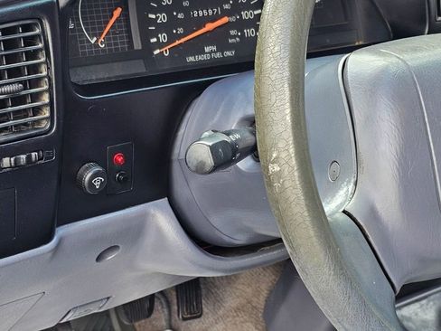 Used 2000 Toyota Tacoma 2WD Regular Cab image 19