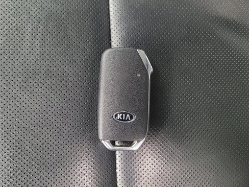 Used 2020 Kia Telluride LX FWD image 32
