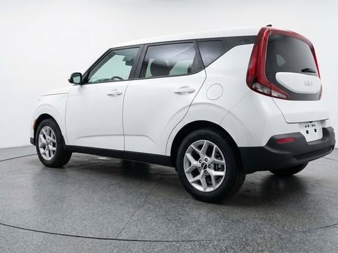 Used 2025 Kia Soul LX w/ LX Technology Package FWD image 6