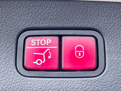 Used 2025 Mercedes-Benz GLC 300 GLC 300 image 30