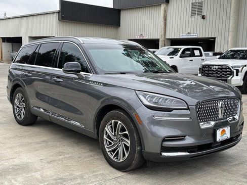 Used 2023 Lincoln Aviator 2WD image 4