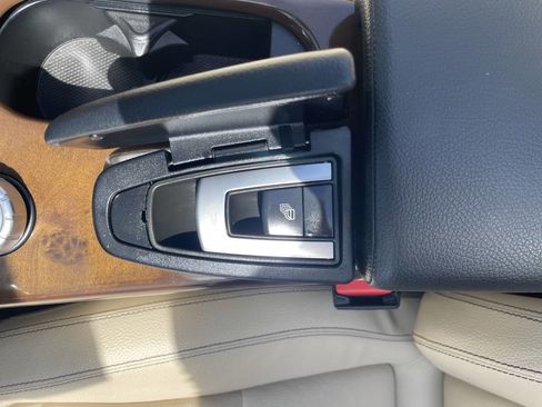 Used 2015 Mercedes-Benz SLK 250 image 22