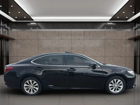 Used 2013 Lexus ES 300h w/ Luxury Pkg FWD image 14