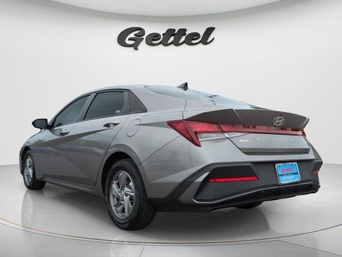 Certified 2024 Hyundai Elantra SE FWD image 7