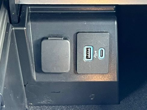 Certified 2021 Ford Explorer XLT w/ Equipment Group 202A AWD/4WD image 29