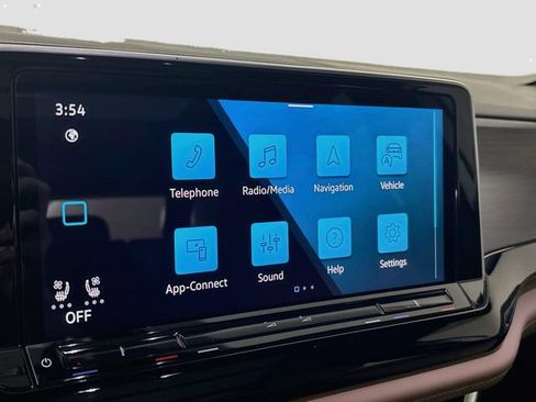 Certified 2024 Volkswagen Atlas Cross Sport SE w/ Panoramic Sunroof Package AWD/4WD image 16