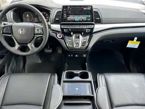 New 2026 Honda Odyssey Touring image 13