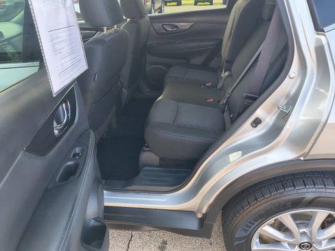 Used 2017 Nissan Rogue SV AWD/4WD image 17