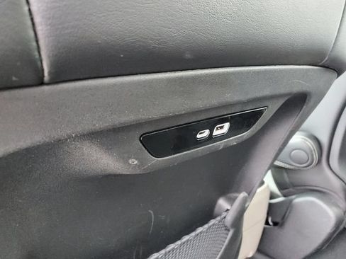 Used 2024 Chrysler Pacifica Touring-L FWD image 25