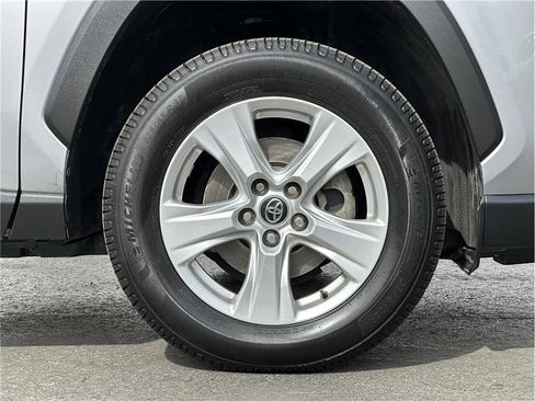 Used 2020 Toyota RAV4 XLE image 28