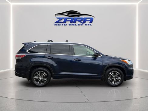 Used 2016 Toyota Highlander XLE AWD/4WD image 8
