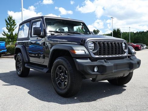 Used 2025 Jeep Wrangler Sport AWD/4WD image 3