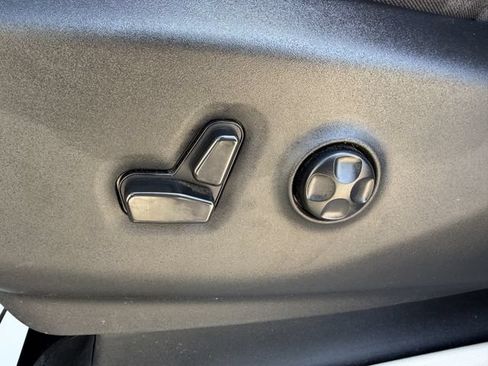 Used 2022 Chrysler Pacifica Touring-L FWD image 23