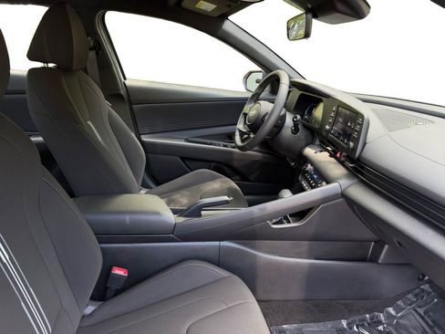 Certified 2025 Hyundai Elantra Sport FWD image 15