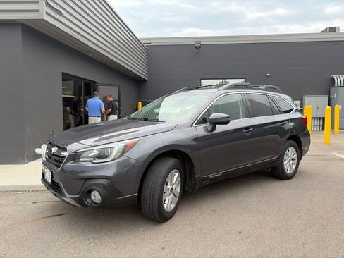 Used 2019 Subaru Outback 2.5i Premium w/ Popular Package #2 AWD/4WD image 4