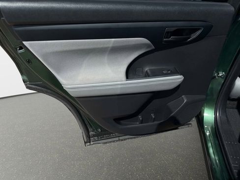 Used 2024 Toyota Highlander LE image 11