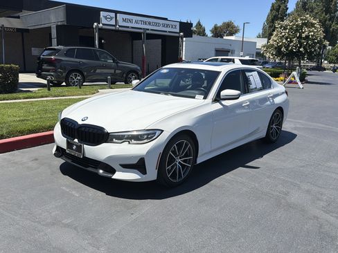 Used 2021 BMW 330i Sedan w/ Convenience Package RWD image 2