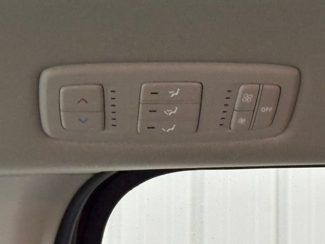 Used 2024 Kia Carnival LX FWD image 13