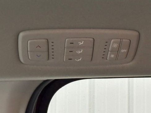 Used 2024 Kia Carnival LX FWD image 13
