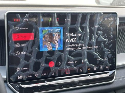 New 2025 Volkswagen Tiguan SE image 27