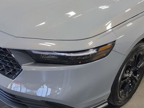 Certified 2025 Honda Accord SE image 9