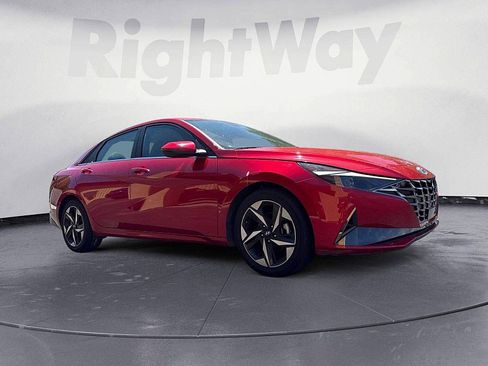 Used 2021 Hyundai Elantra SEL w/ Convenience + Premium Package FWD image 7