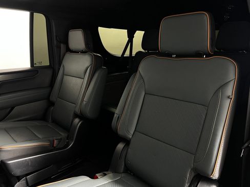Used 2025 GMC Yukon XL AT4 w/ AT4 Premium Package AWD/4WD image 27