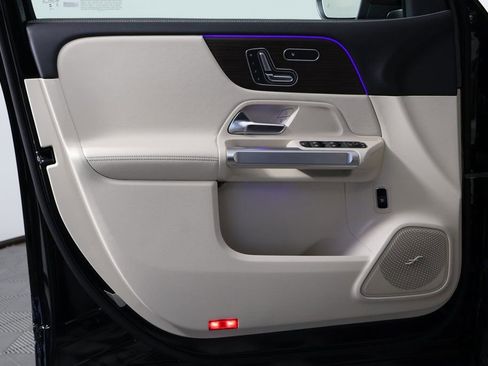 New 2026 Mercedes-Benz GLB 250 image 7