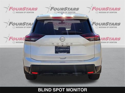 Used 2026 Nissan Rogue SV image 5