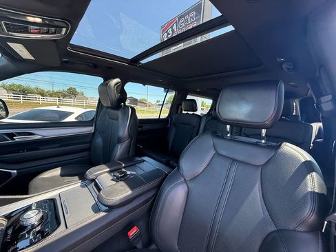 Used 2023 Jeep Wagoneer Series II w/ Convenience Group I AWD/4WD image 13